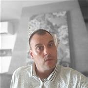Responsable commercial en cours de reconversion, aime partager ses connaissances auprès des plus petits, mais également aux personnes ayant des besoins dans le marketing, commerce, gestion d'équipe commercial